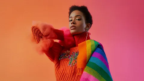 Specialization in design and knitting tissue
