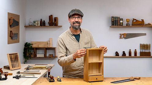 Marcenaria: construção de móveis com ferramentas manuais
